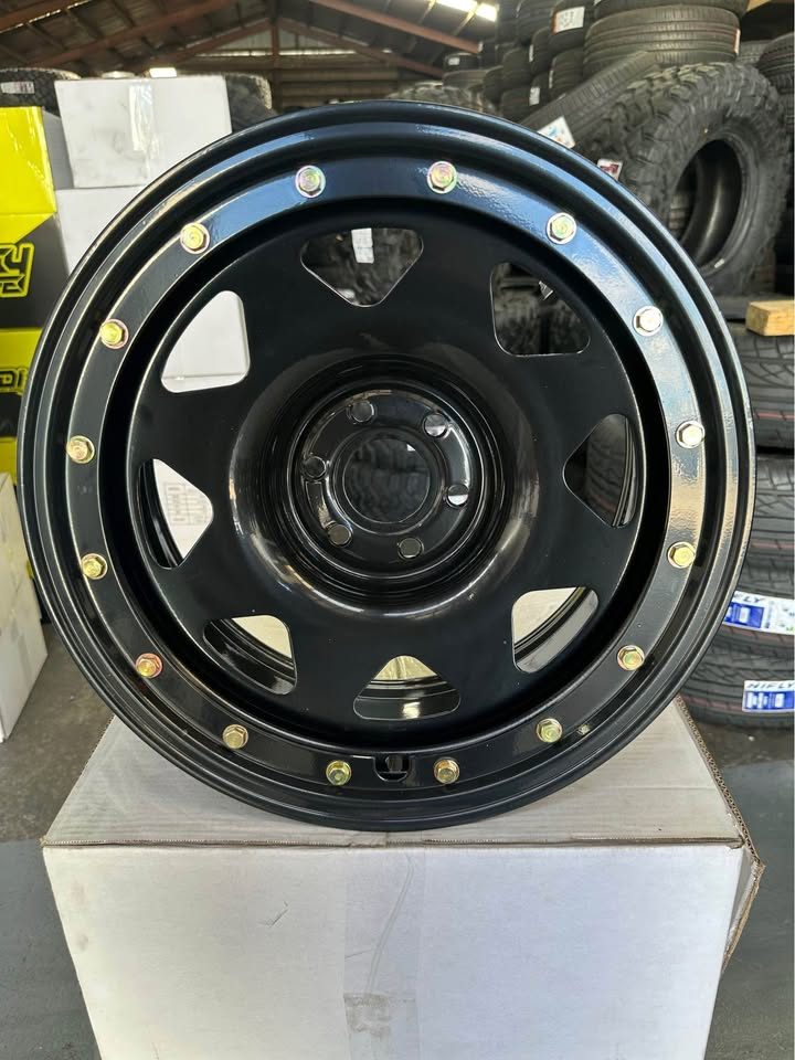 17x8 Imitation Bead lock Steel Rim 6x114.3 Gloss Black ET 0