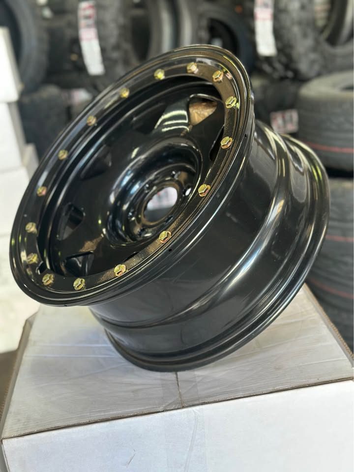 17x8 Imitation Bead lock Steel Rim 6x114.3 Gloss Black ET 0