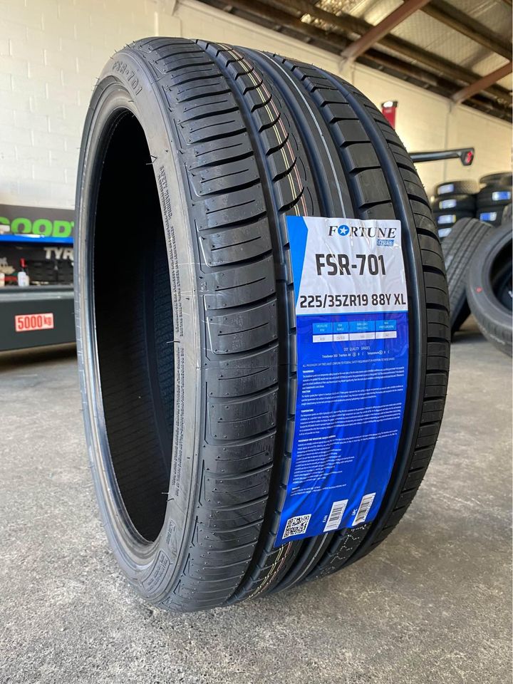 225/35R19 Fortune FSR-701 Tyre