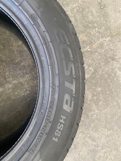 225/55R17 KUMHO ECSTA HS81 TYRE