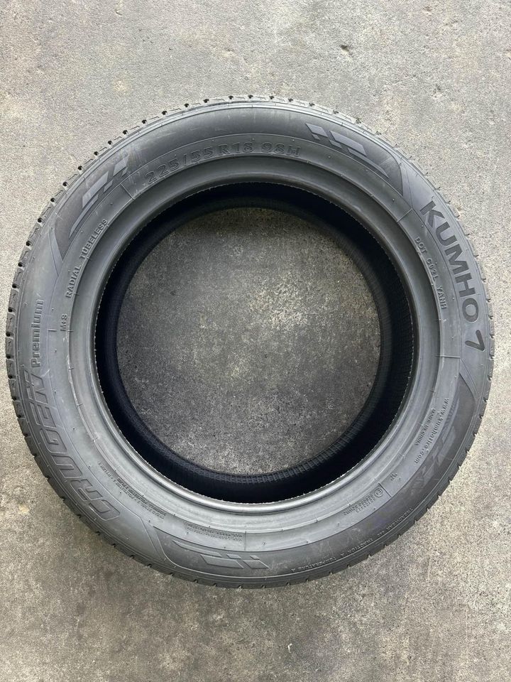 225/55R18 KUMHO KL33 CRUGEN PREMIUM TYRE