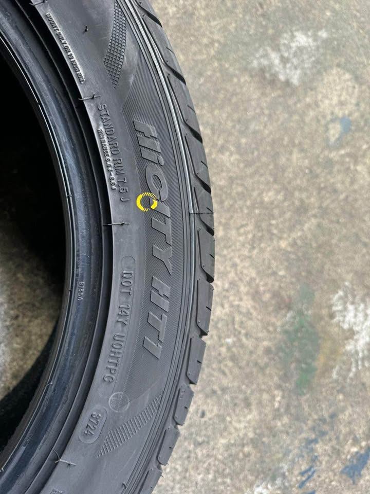 235/50R18 PRINX HT1 TYRE